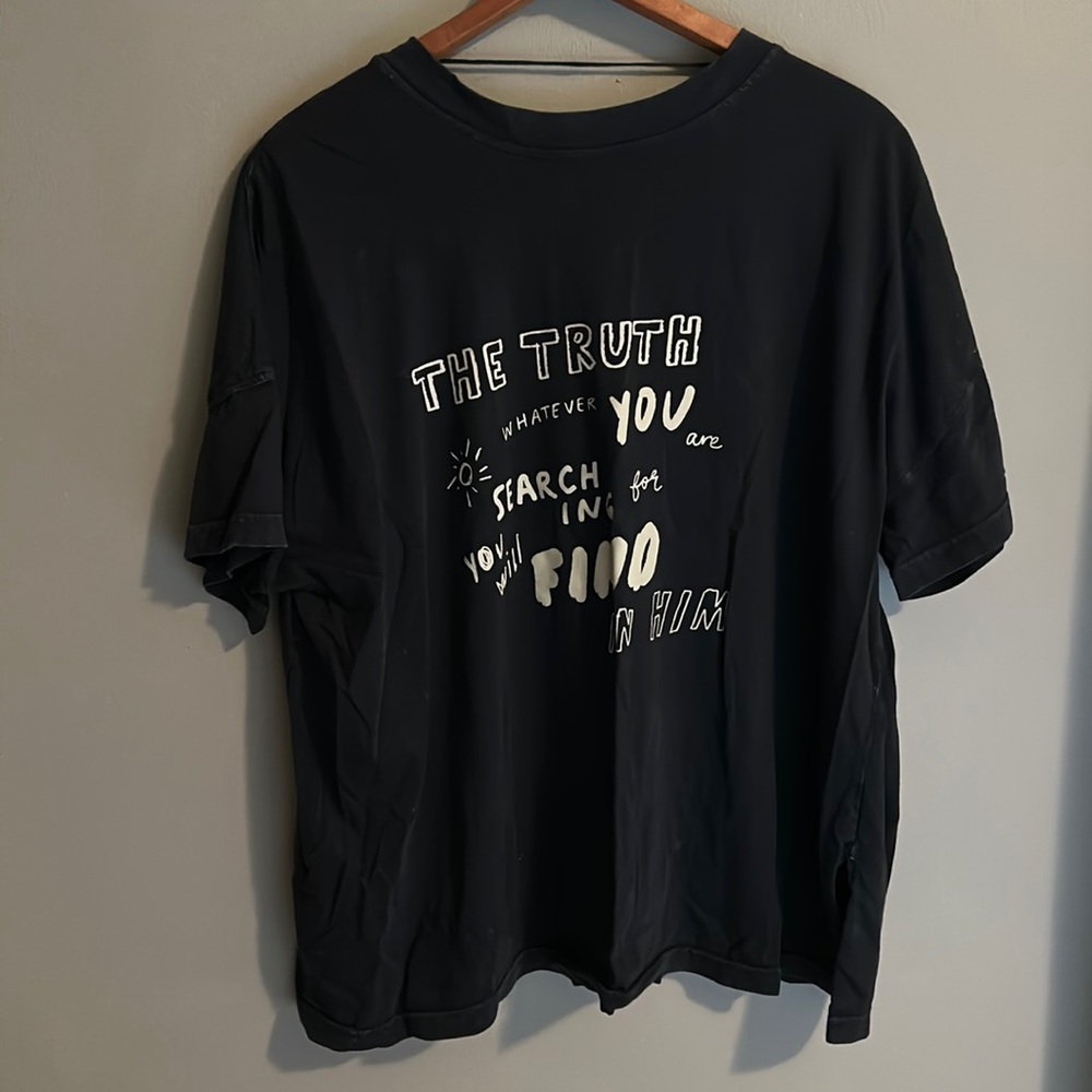 Words by Sadie Robertson Oversized Vneck Black Distressed small/medium